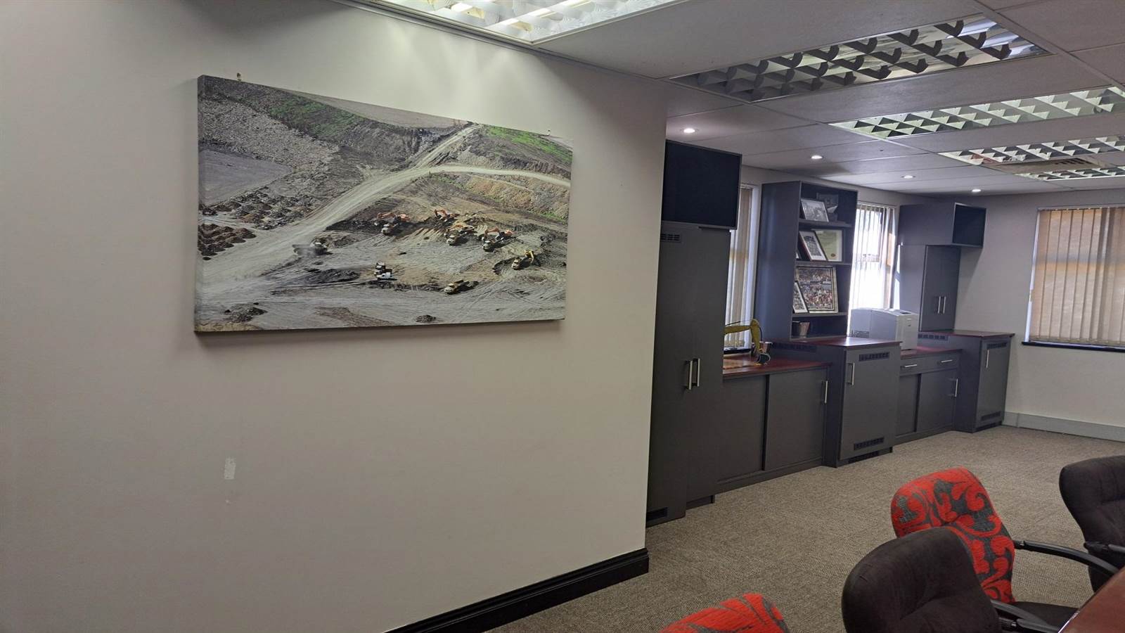 621.99  m² Office Space in Kloof photo number 15