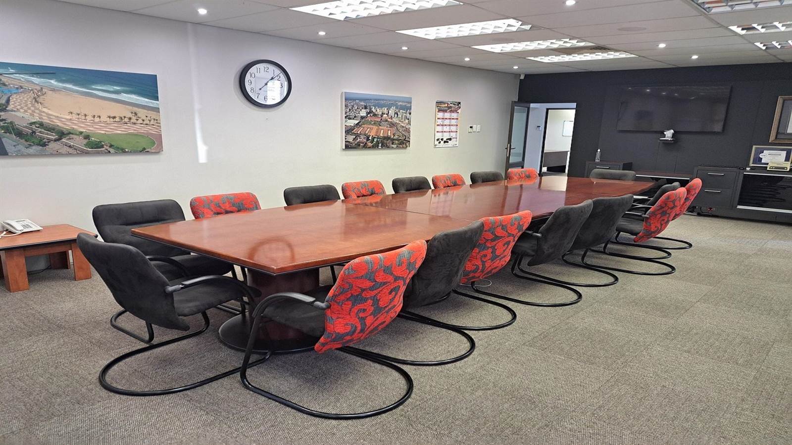 621.99  m² Office Space in Kloof photo number 18