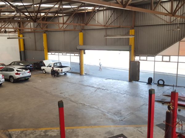 610 m² Retail Space 610 m² Retail Space
