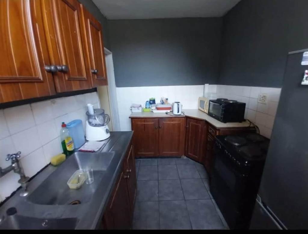 1 Bed Flat in Pinetown Central photo number 2
