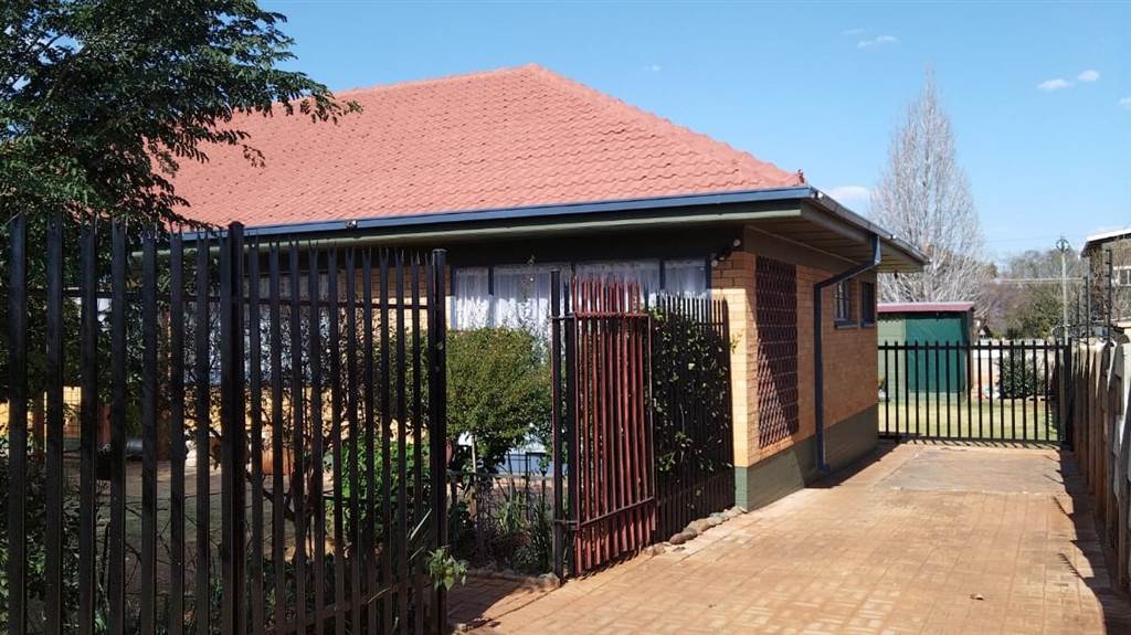4 Bed House in Fochville photo number 8