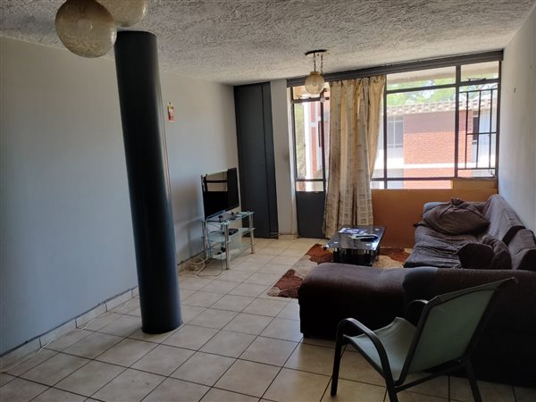 3 Bed Flat in Meyerspark