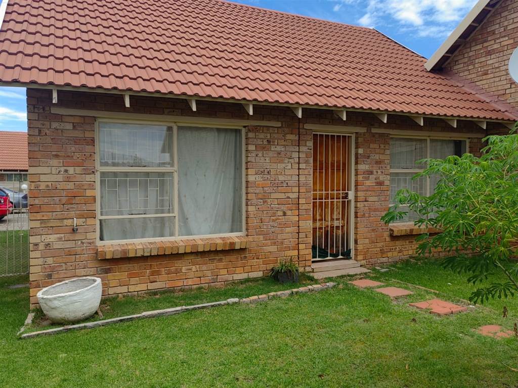 2 Bed Townhouse in Roodewal and surrounds photo number 1