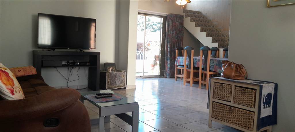 5 Bed House in Garsfontein photo number 5