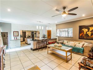5 Bed House in Three Rivers East
