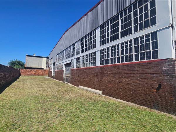 2 500  m² Industrial space