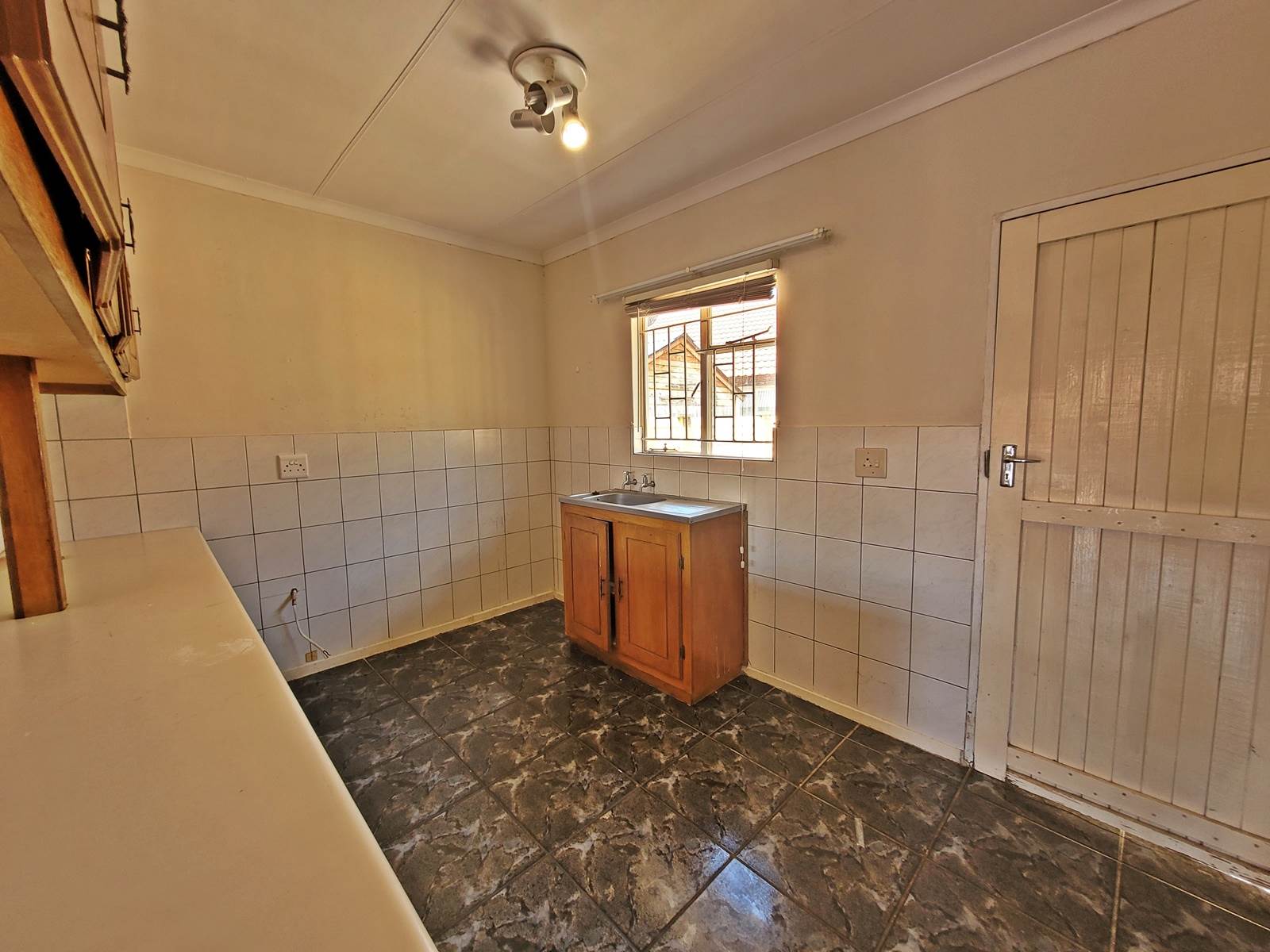 2 Bed Townhouse in Uitsig photo number 5