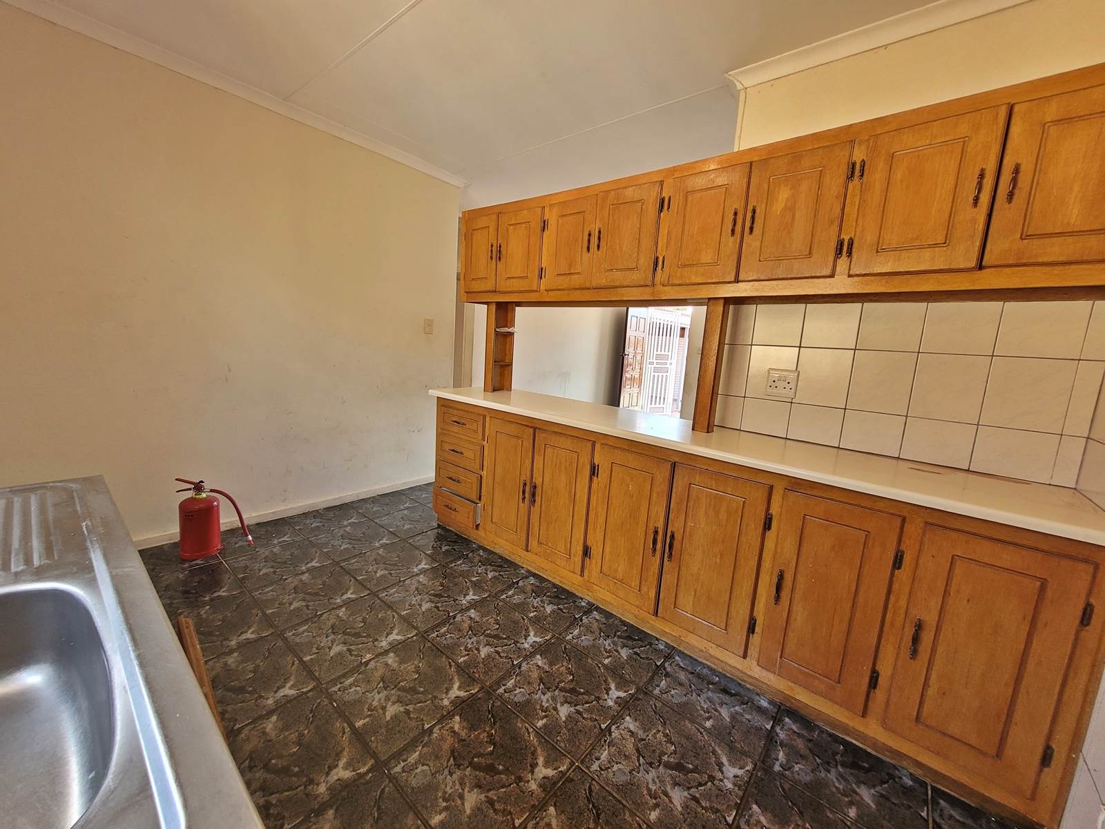 2 Bed Townhouse in Uitsig photo number 6