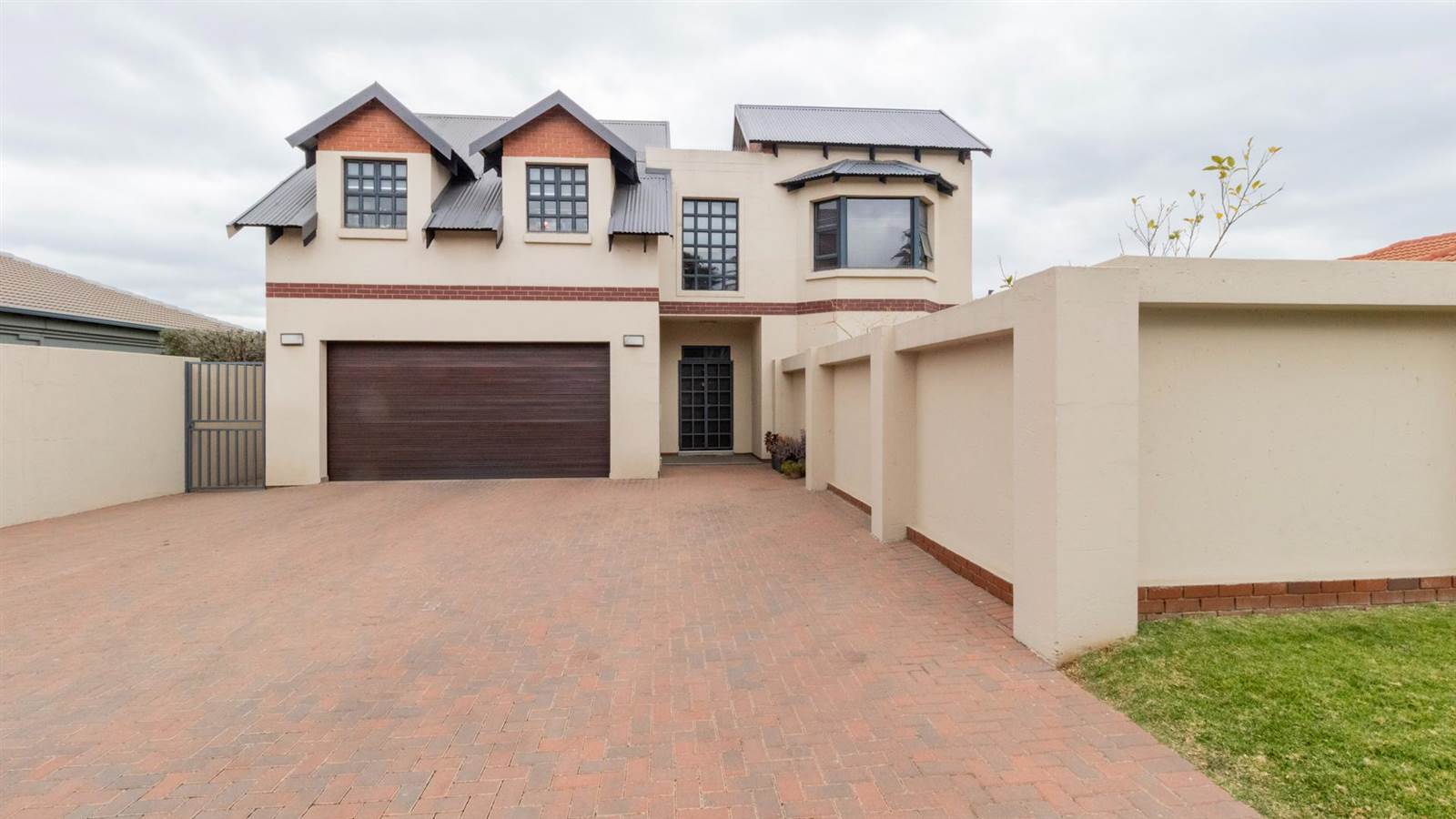 5 Bed House in Greenstone Hill photo number 1