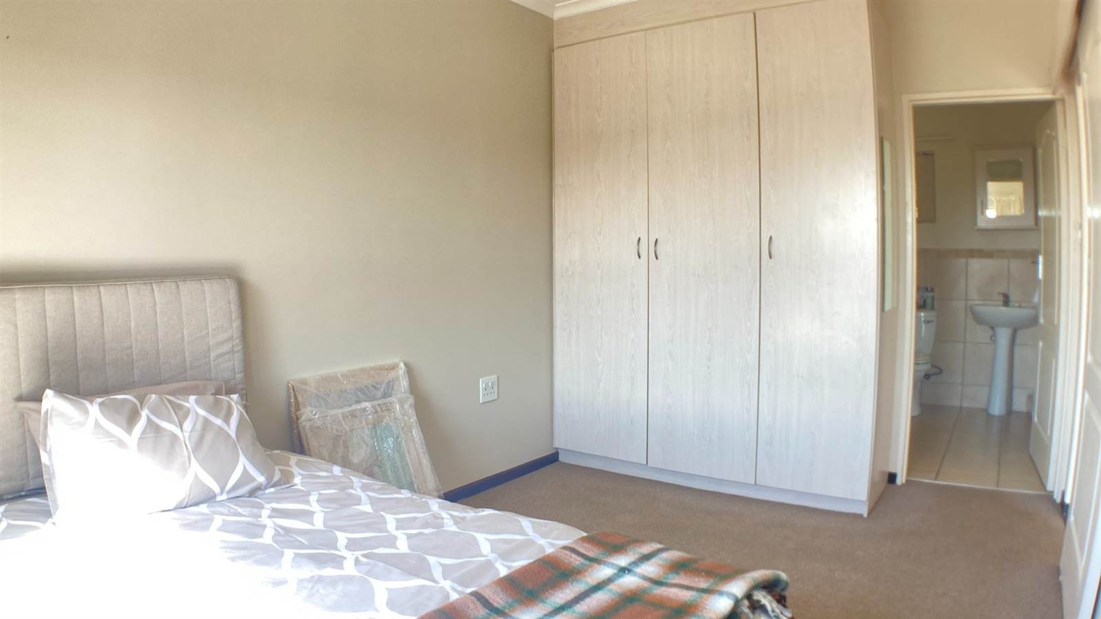 1 Bed Apartment in Olivedale photo number 28