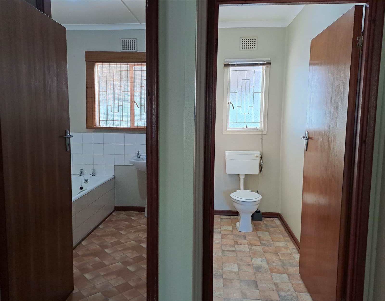 3 Bed House in Villiersdorp photo number 11