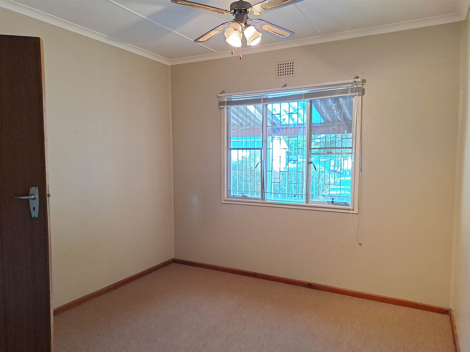 3 Bed House in Villiersdorp photo number 15