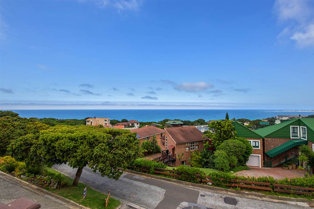 3 Bed Apartment in Brenton on Sea photo number 20
