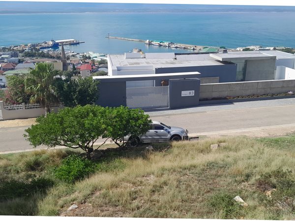 1 135 m² Land