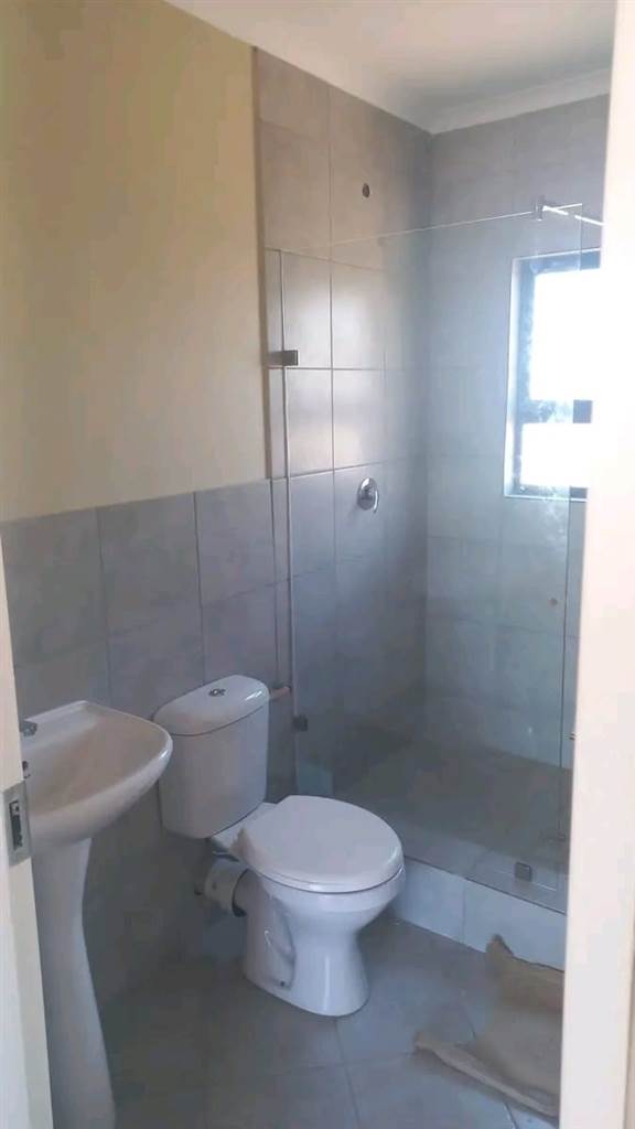 3 Bed House in Kwa Thema photo number 13