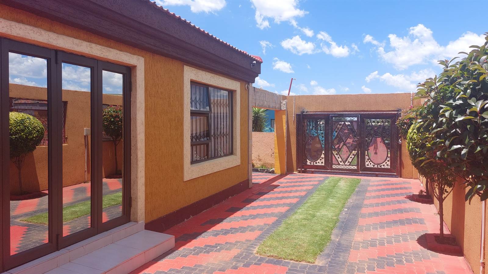 3 Bed House in Sebokeng Zone 17 photo number 15