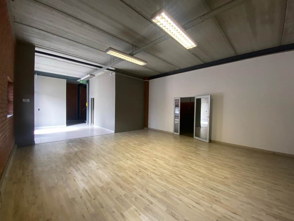 575  m² Industrial space in Kosmosdal photo number 7