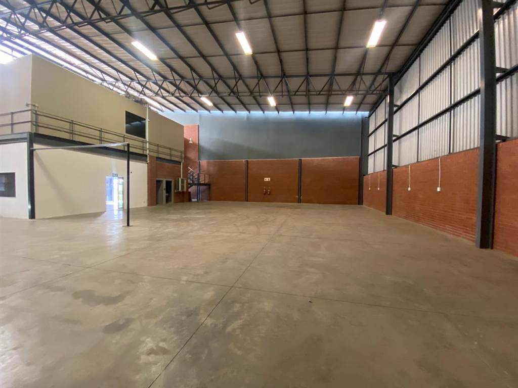 575  m² Industrial space in Kosmosdal photo number 4