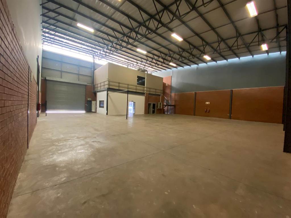 575  m² Industrial space in Kosmosdal photo number 3