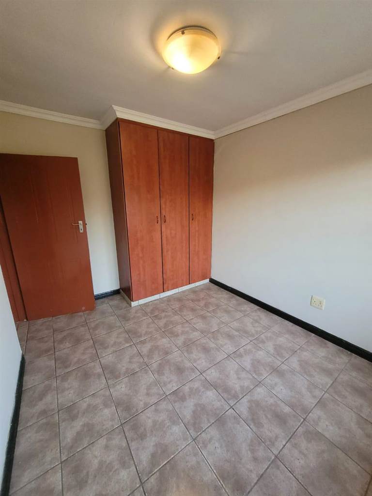 2 Bed Apartment in Sinoville photo number 13