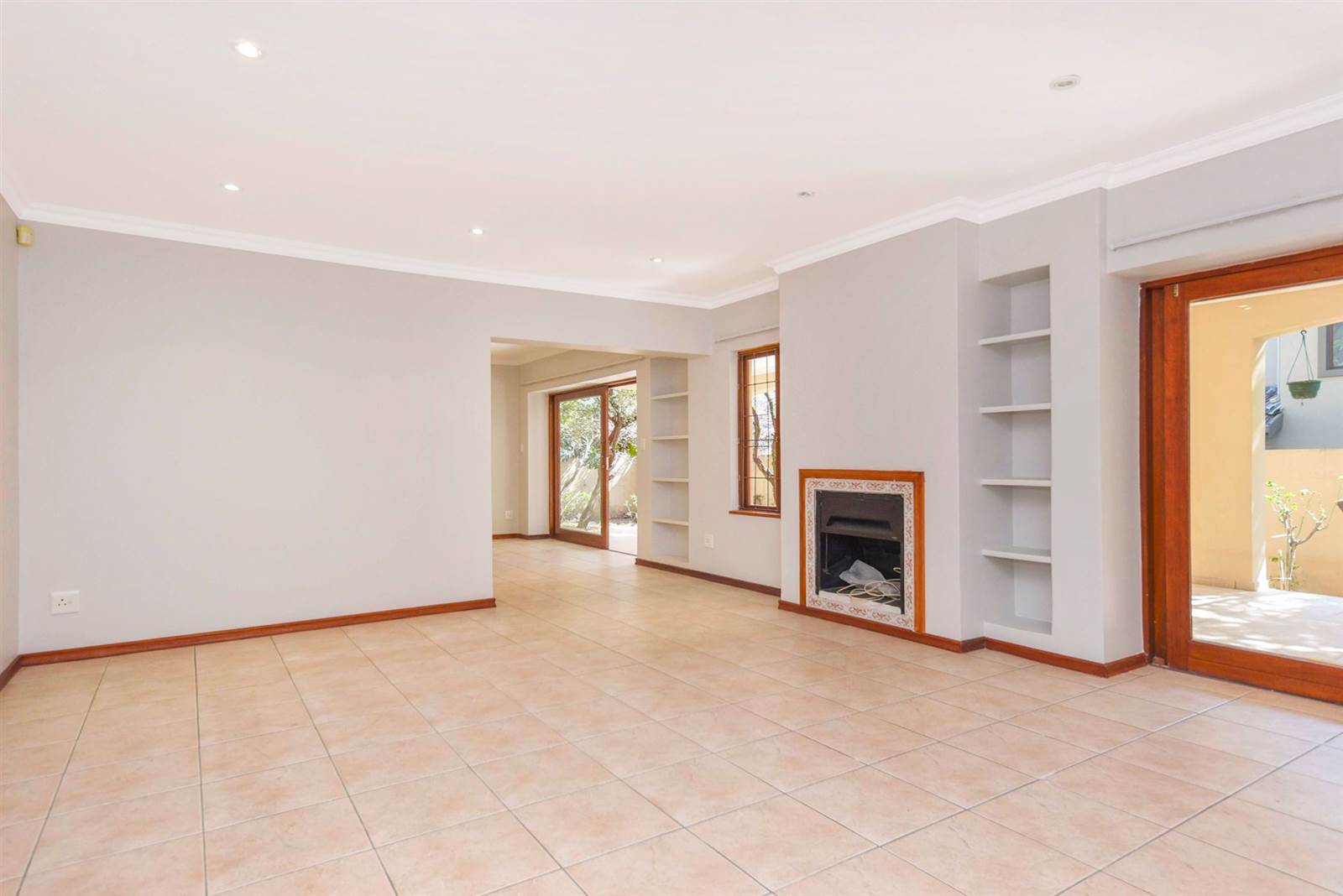 3 Bed Cluster in Douglasdale photo number 5
