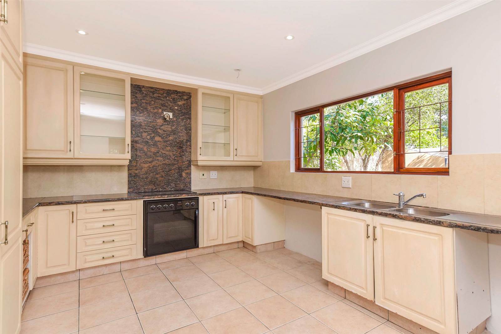 3 Bed Cluster in Douglasdale photo number 12