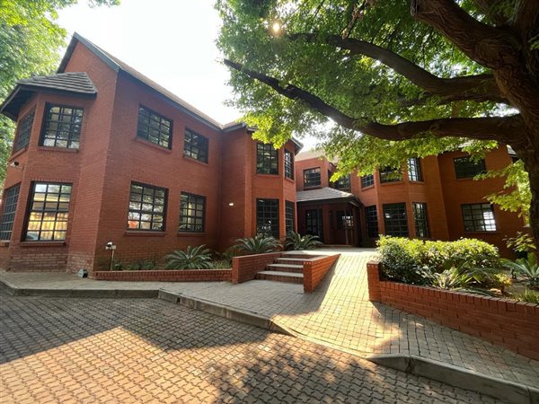 752  m² Commercial space in Bryanston