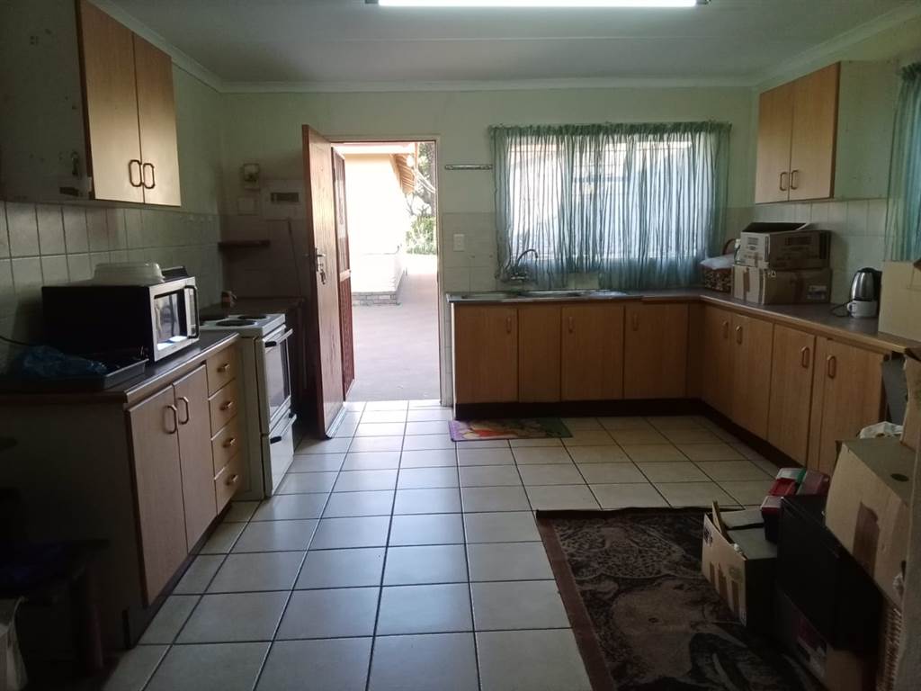 4 Bed House in Witbank photo number 12