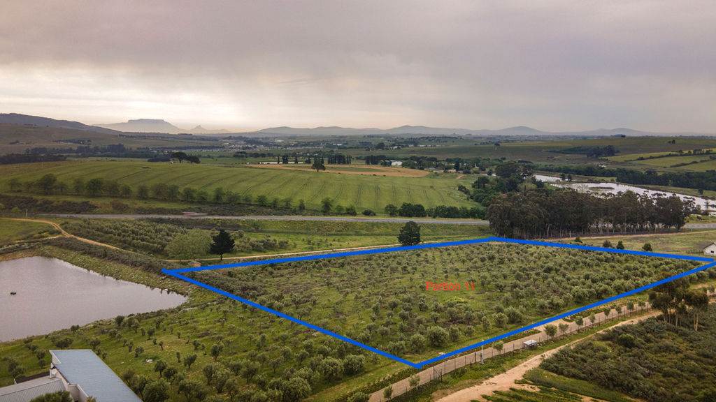 4 ha Land available in Stellenbosch Agricultural photo number 1