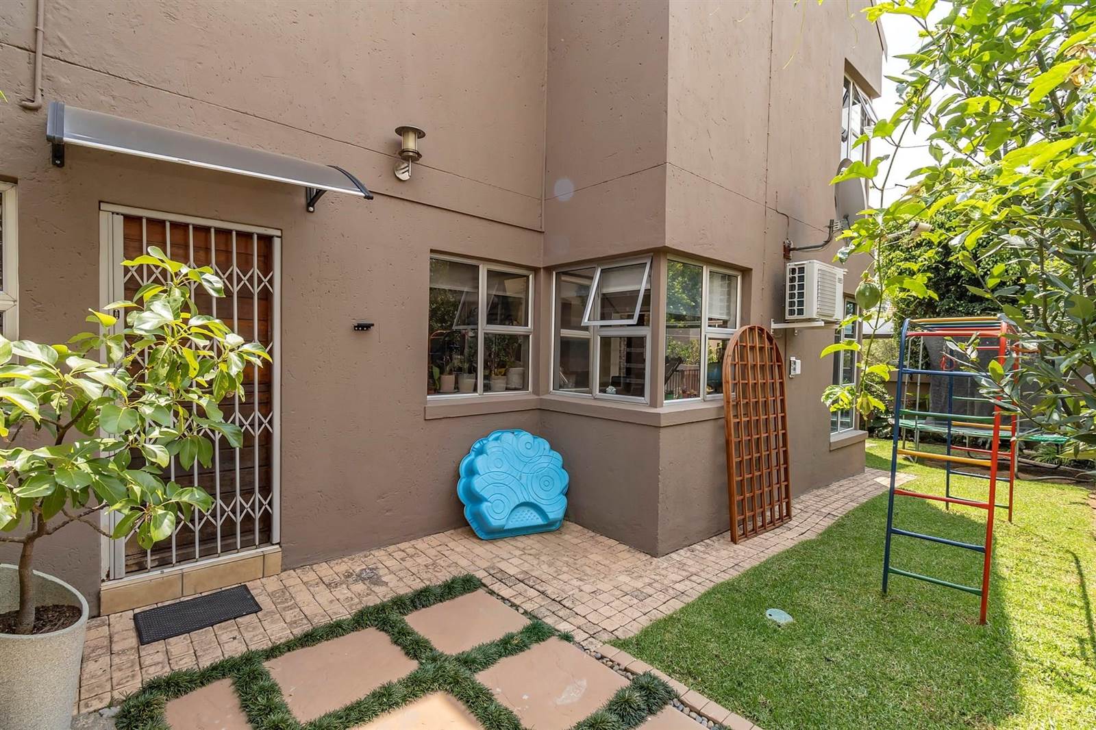 4 Bed Townhouse in Randpark Ridge photo number 22