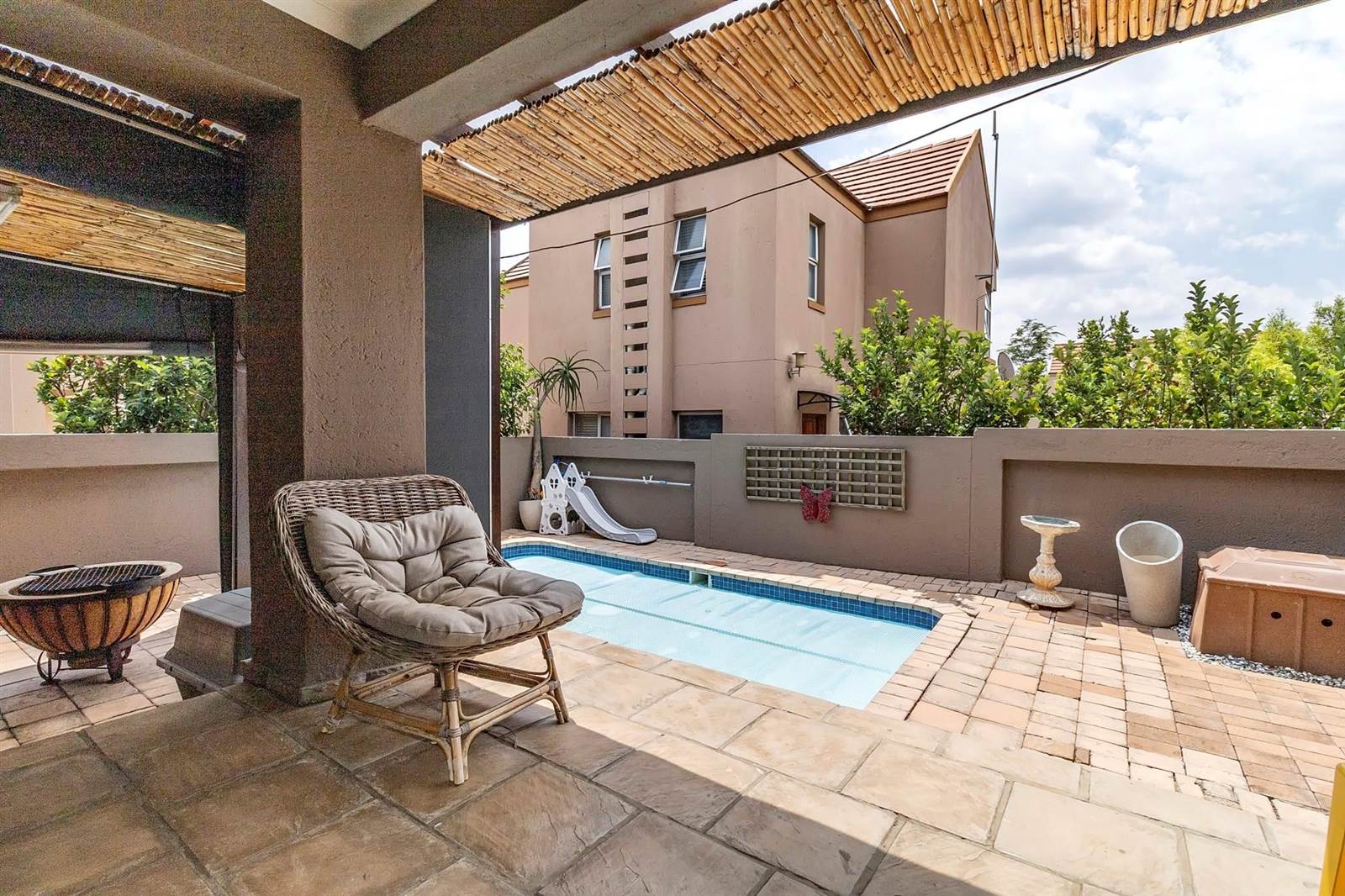 4 Bed Townhouse in Randpark Ridge photo number 23