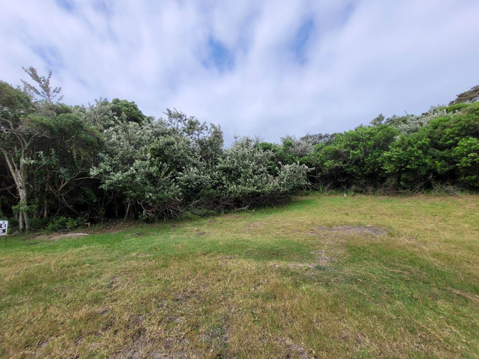 612 m² Land available in Cove Rock photo number 1