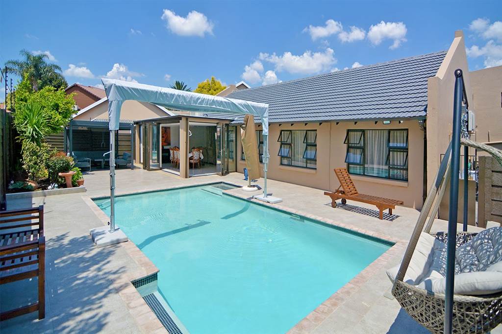 4 Bed House in Marais Steyn Park photo number 1