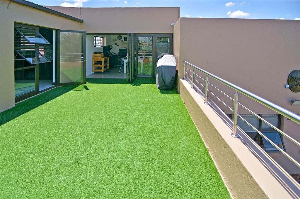 4 Bed House in Marais Steyn Park photo number 17