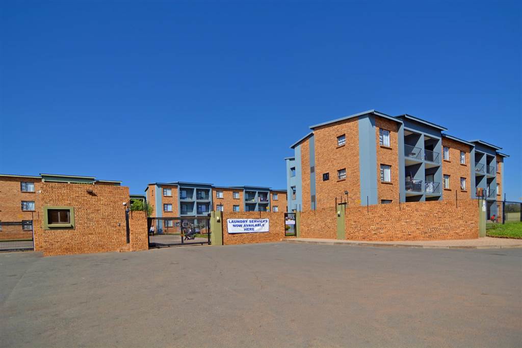 2 Bed Apartment in Grobler Park photo number 25