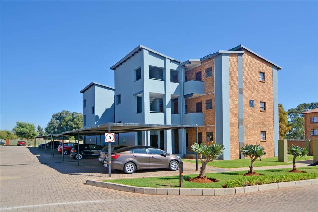 2 Bed Apartment in Grobler Park photo number 21