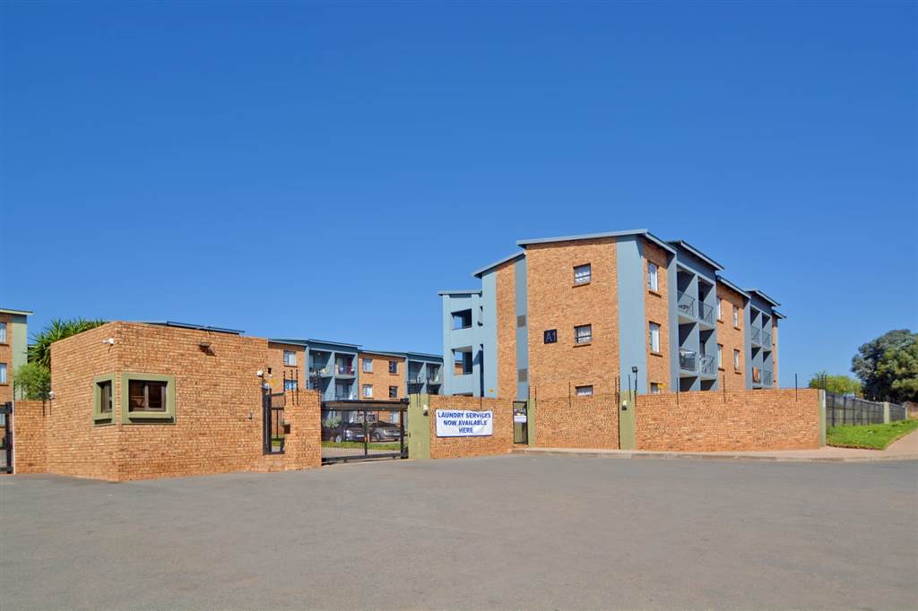 2 Bed Apartment in Grobler Park photo number 22