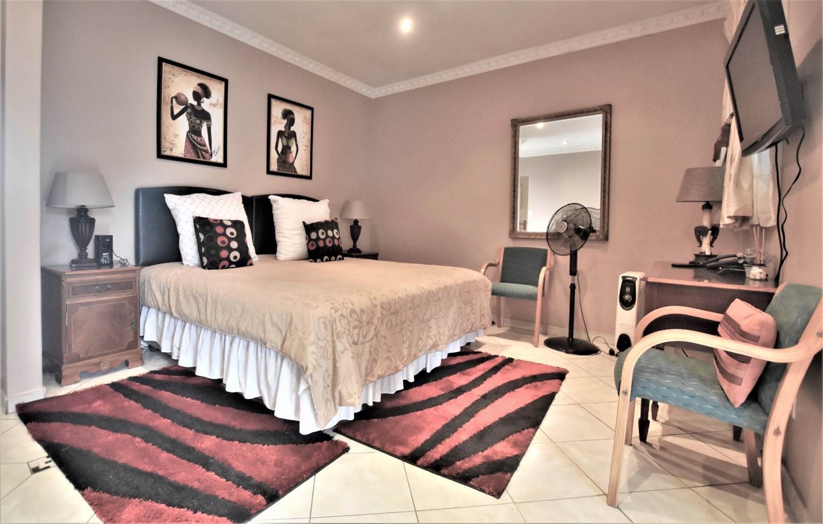 10 Bed House in Parktown North photo number 16