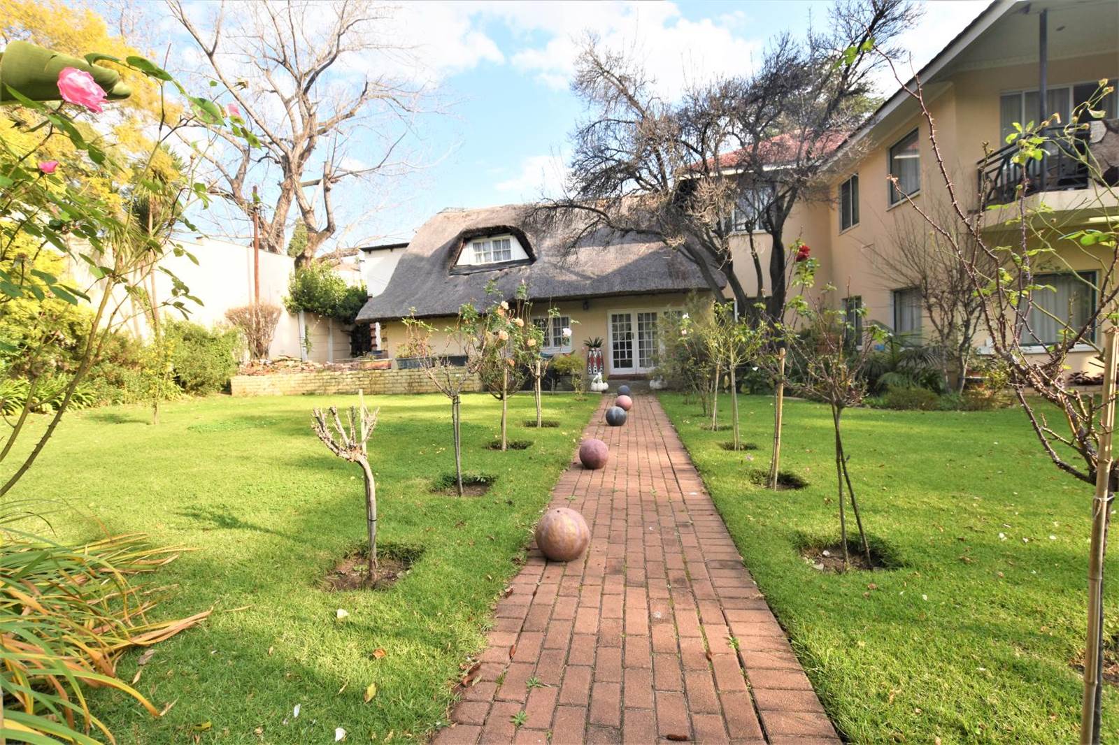 10 Bed House in Parktown North photo number 3