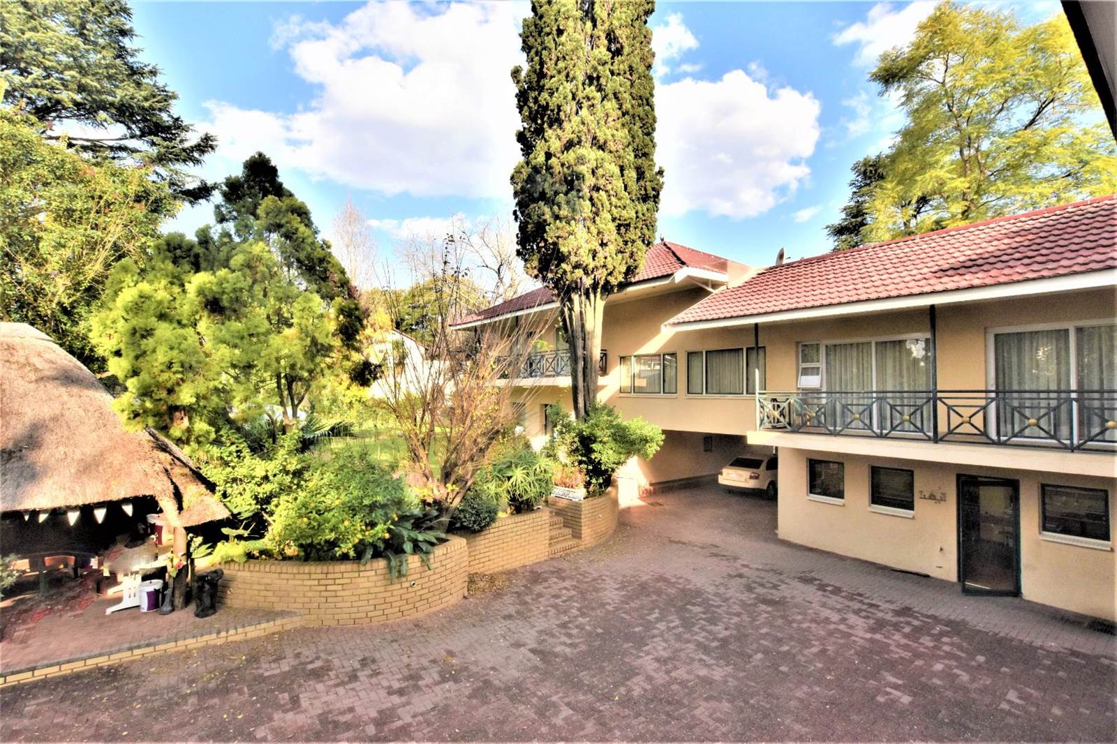 10 Bed House in Parktown North photo number 1