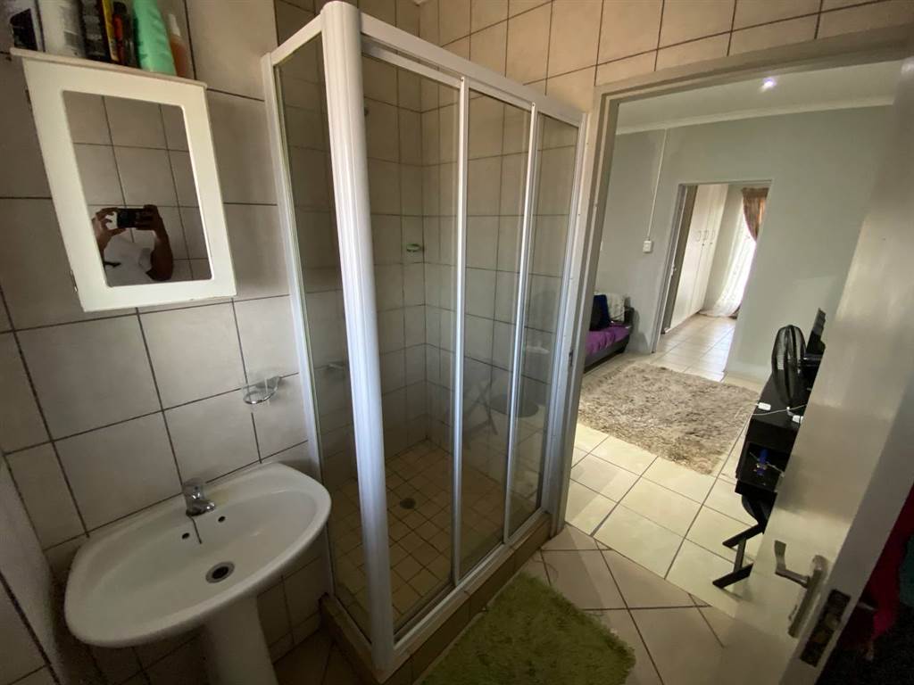 1 Bed Apartment in Sonheuwel photo number 13