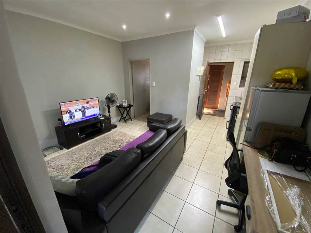 1 Bed Apartment in Sonheuwel photo number 5