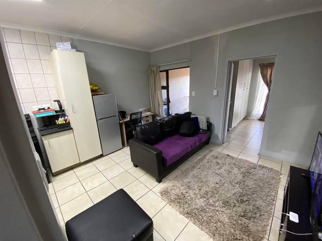 1 Bed Apartment in Sonheuwel photo number 4