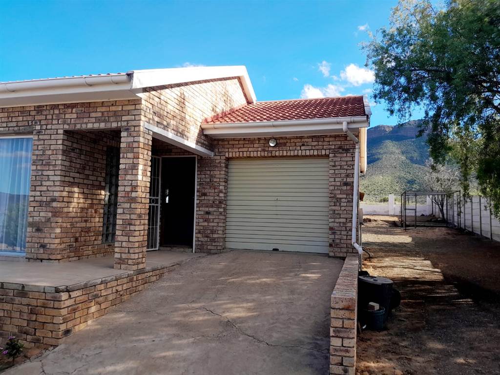 3 Bed House in Graaff Reinet photo number 18