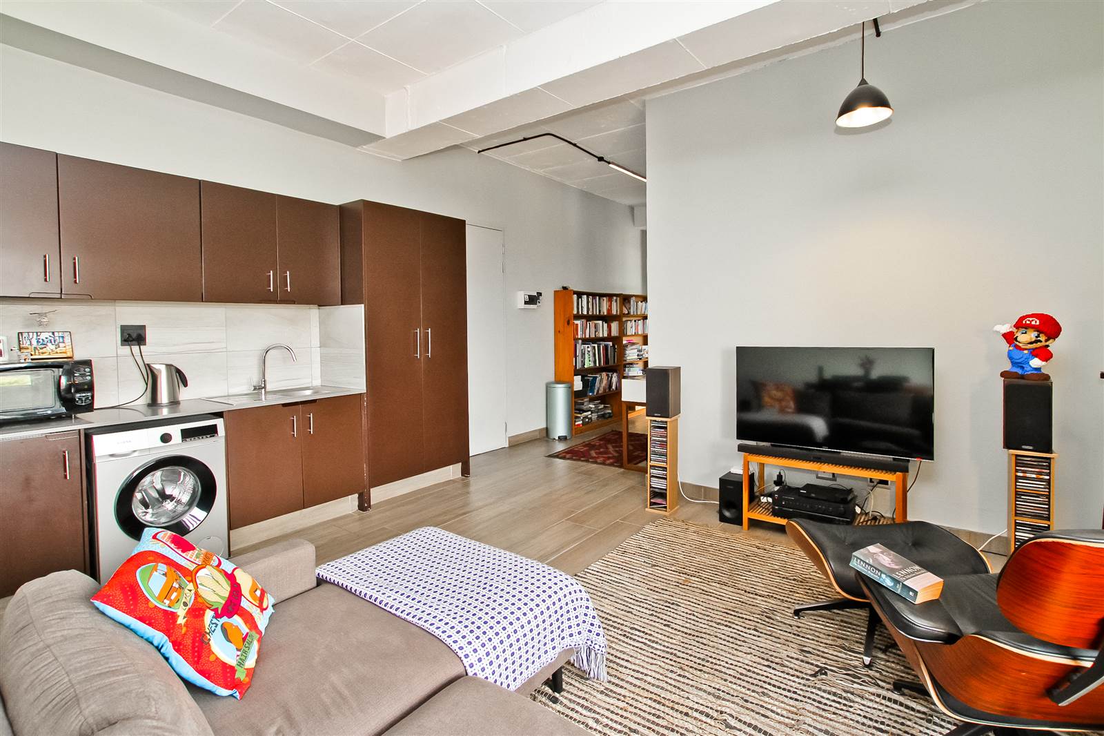 2 Bed Apartment in Maboneng photo number 9