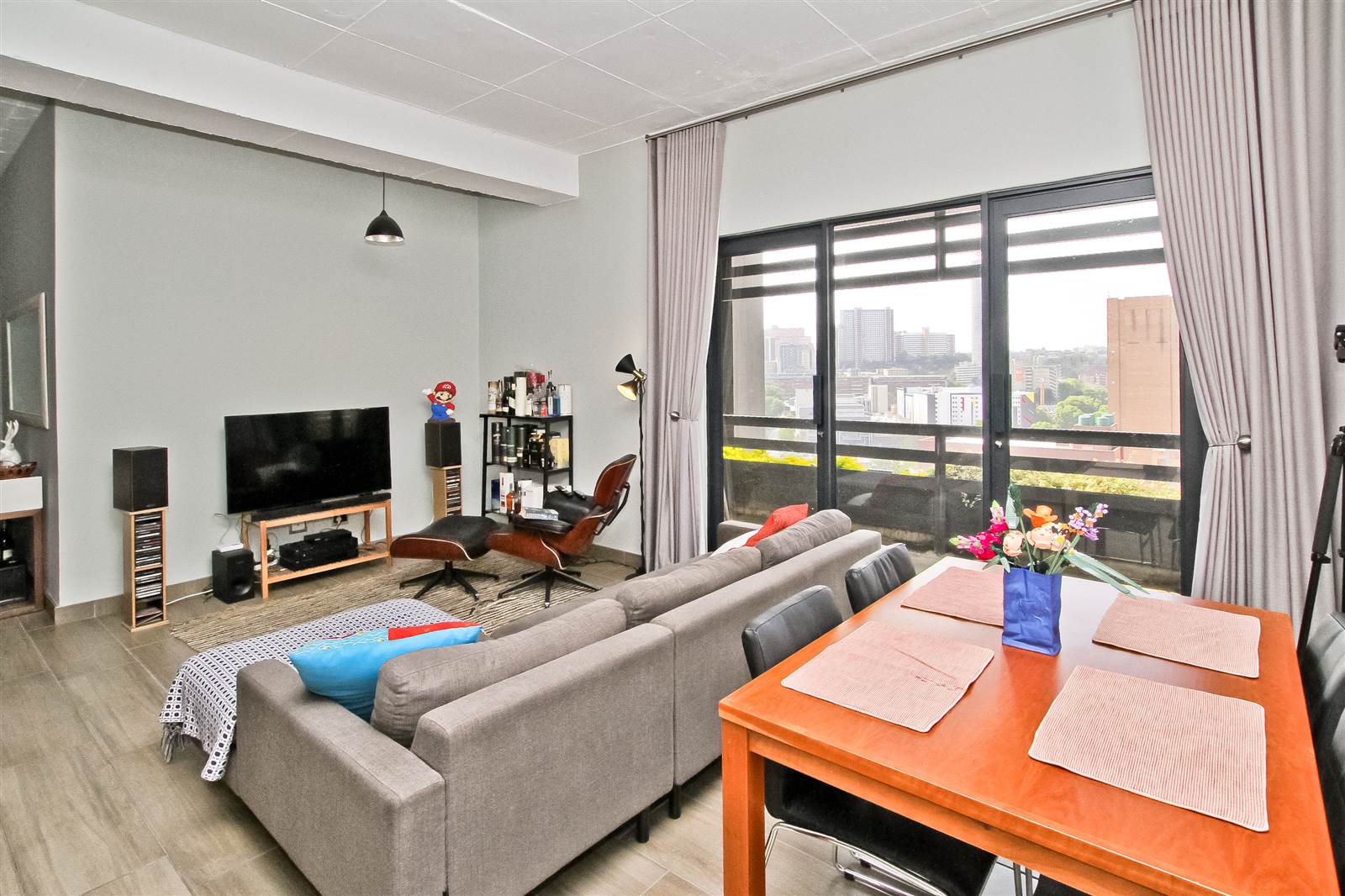 2 Bed Apartment in Maboneng photo number 5
