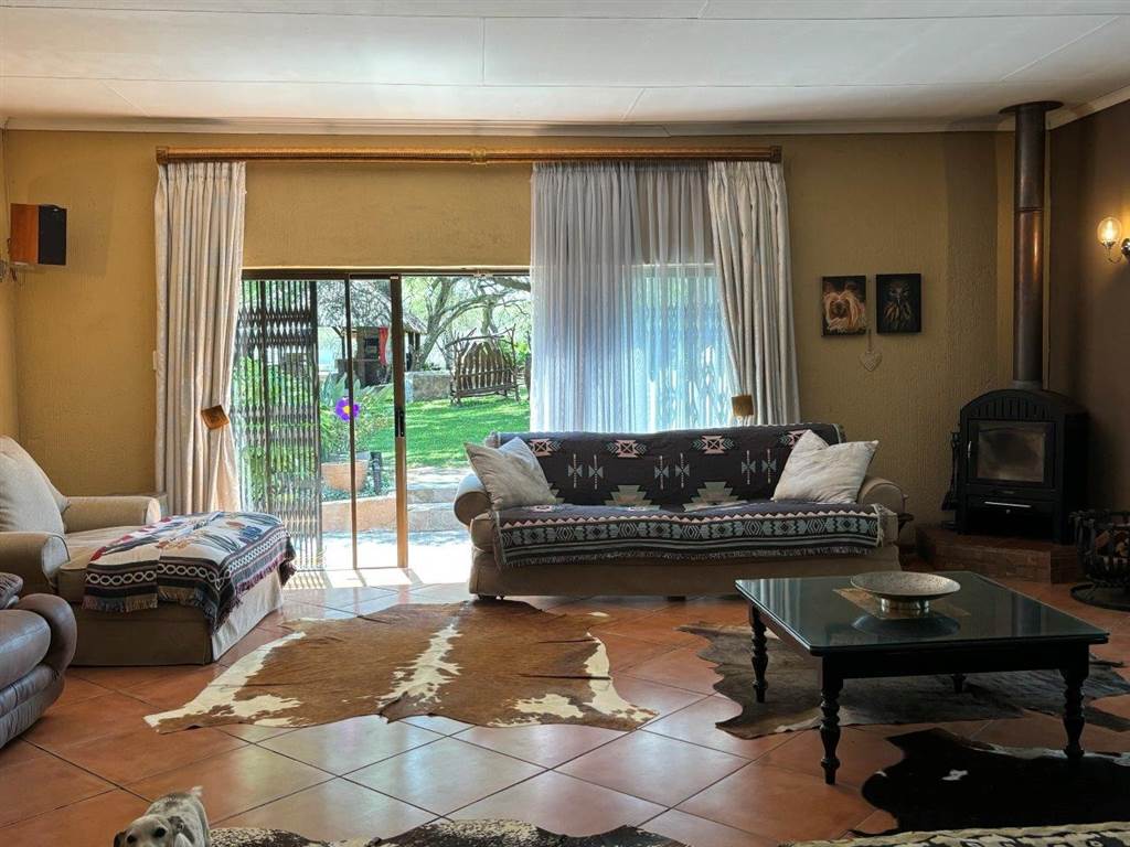 9 Bed House in Lesedi Park photo number 8