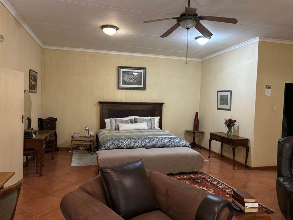 9 Bed House in Lesedi Park photo number 14