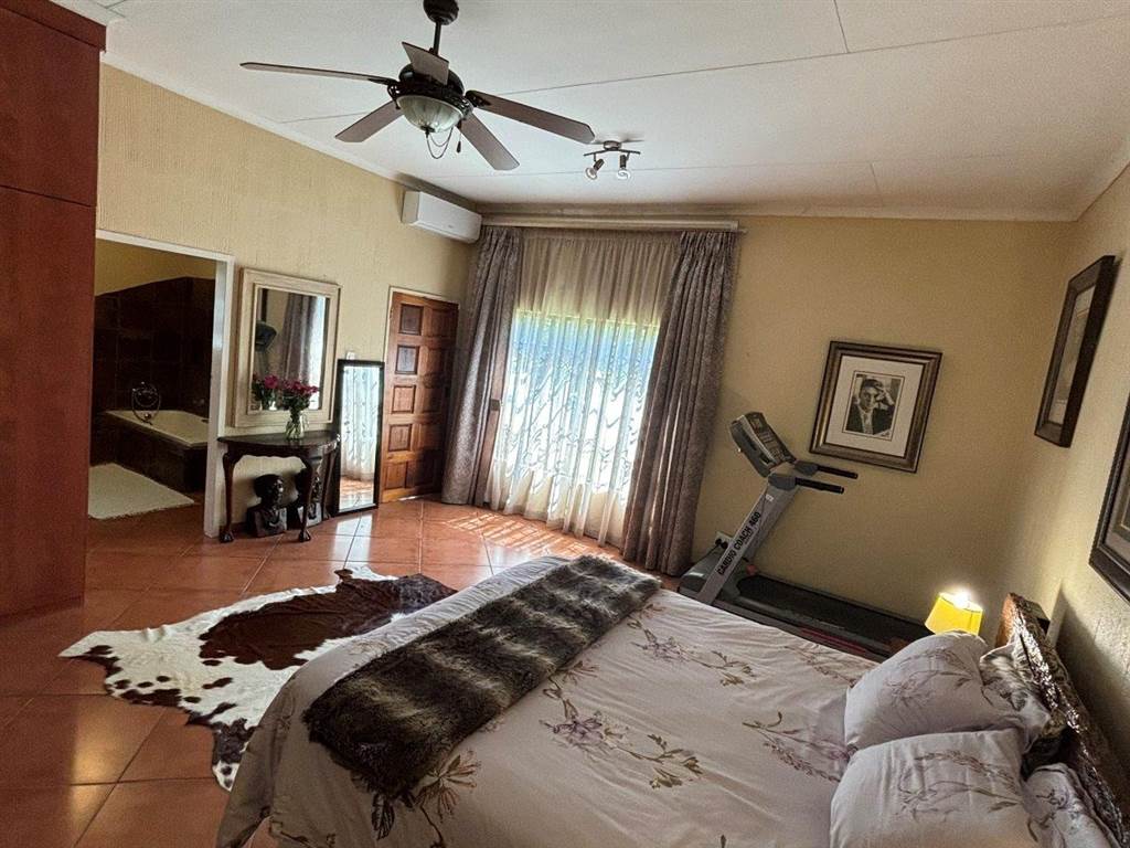 9 Bed House in Lesedi Park photo number 20