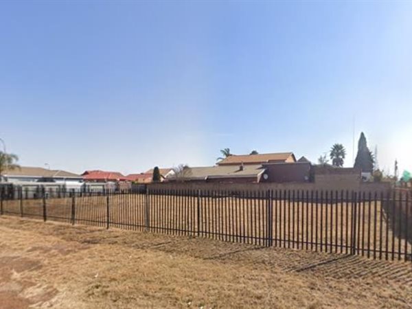 885 m² Land